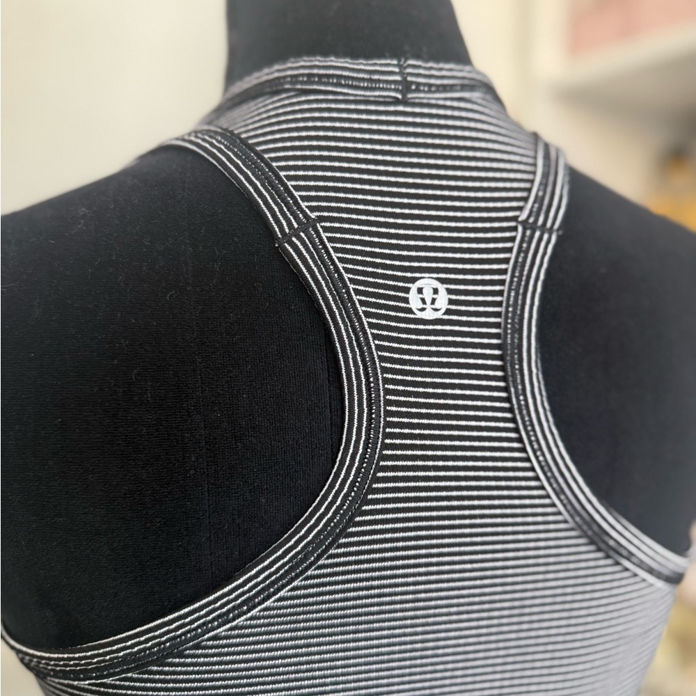Lululemon Run Swiftly Tech Racerback Stripe top size 4 - Picture 5 of 6